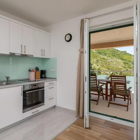 Noah - Mia Guest house Celina